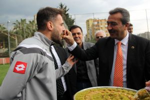 Çukurova Belediye Başkanı Soner Çetin, derbi öncesi Adanaspor’u ziyaret etti.