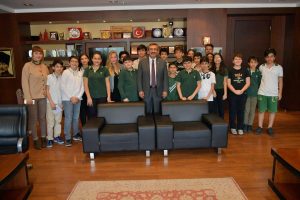 Çevreci öğrencilerden Başkan Çetin’e ziyaret