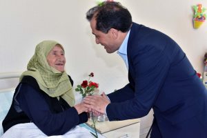 Başkan Güler, annelerin elini öpüp hayır duasını aldı
