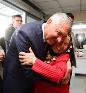 Şefkat, merhamet ve sevgi kaynağı annelerimizin ellerinden saygıyla öpüyorum