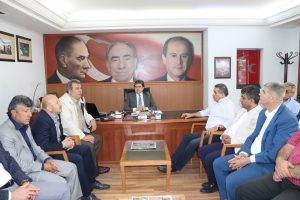“Toplumu kandırıyorlar”