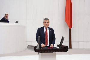 “Sözleşmeliler ayrım değil kadro bekliyor”