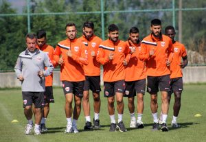 Teknik direktör Levent Eriş ilk antrenmana çıktı