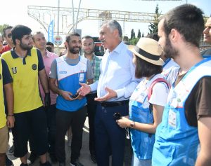 Zeydan Karalar elleriyle çöp topladı