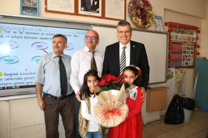 “Okul masrafları velilerin belini büküyor”