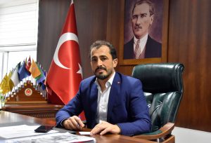 Başkan Akay radyo Deva’da soru üzerine ‘Maalesef bizde de Bankamatikçi var’ diyor.