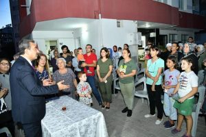 Çay daveti mahalle toplantısına dönüştü