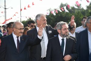 Başkan Zeydan Karalar, “Bekle Türkiye, bekle dünya, eski Adana dönüyor.”