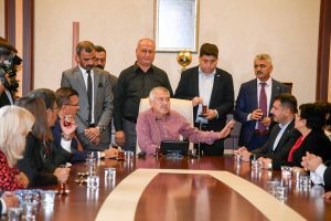 Zeydan Karalar muhtarlara kulak verdi