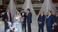 AK Parti il Başkan yardımcısının oğlunun nikahını CHP’li Belediye Başkanı kıydı.