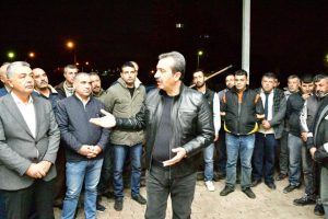 Başkan Soner Çetin güne şantiyede çalışan emekçilerle başladı