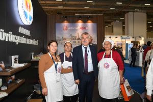 İzmir’de Adana ışıl ışıl parladı