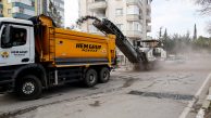 Güneş yüzünü gösterdiğinde, Adana’da yollar asfaltla buluşuyor