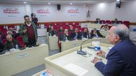 Halkın temsilcileri Halkın Belediyesinde
