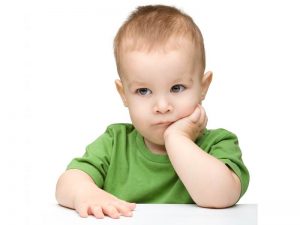 ÇOCUKLARDA GELİŞİM GERİLİĞİ NEDİR ? BELİRTİLERİ NELERDİR ?