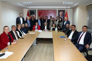 CHP’DE YENİ İL YÖNETİMİ GÖREV PAYLAŞIMINI YAPTI