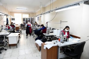 “Seyhan önlük üretti, esnafa dağıttı”