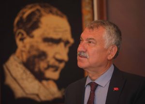 Hayır yapmak isteyenle, ihtiyacı olan vatandaş Şefkat Köprüsü’nde buluşuyor