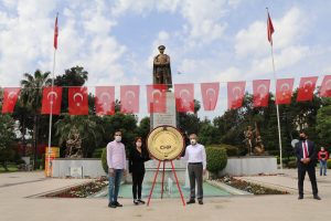 CHP’DEN SOSYAL MESAFELİ 23 NİSAN KUTLAMASI
