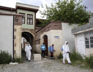 Koronavirüsle mücadele ilk günkü kararlılık ve titizlikle sürdürülüyor