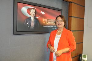 “Sağlıkçılar çok çalışıyor, hak ettiği ücreti alamıyor!”