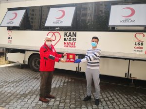 KIZILAY’A “PLAZMA” BAĞIŞLADI KAHRAMAN OLDU