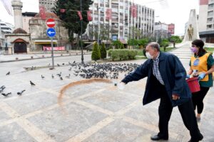 Yasak sürüyor, Seyhan durmuyor