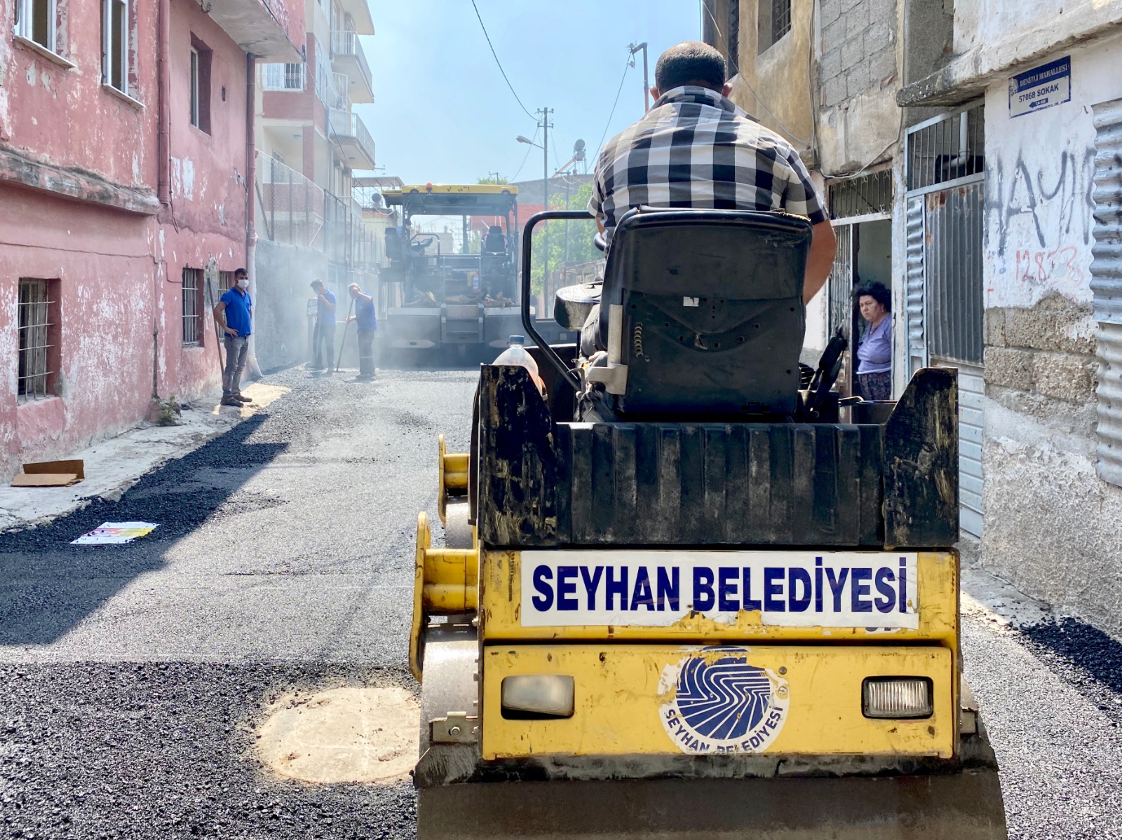 Seyhan’da asfalt atağı sürüyor