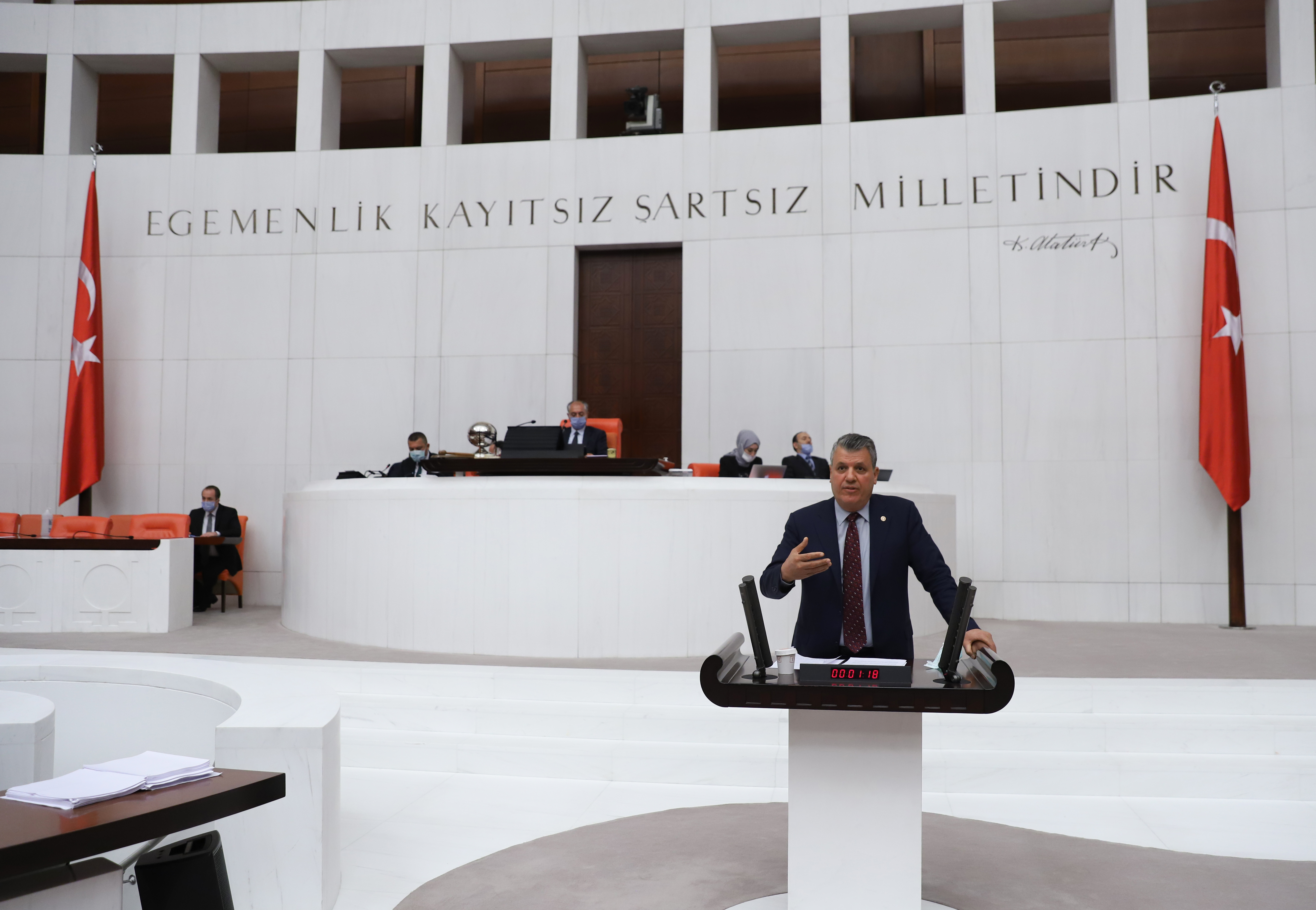 “Yandaşın çarkı dönüyor, yurttaşın ocağı sönüyor”