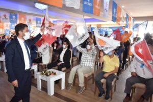 Karataş’ta bayrağı Ünal devraldı