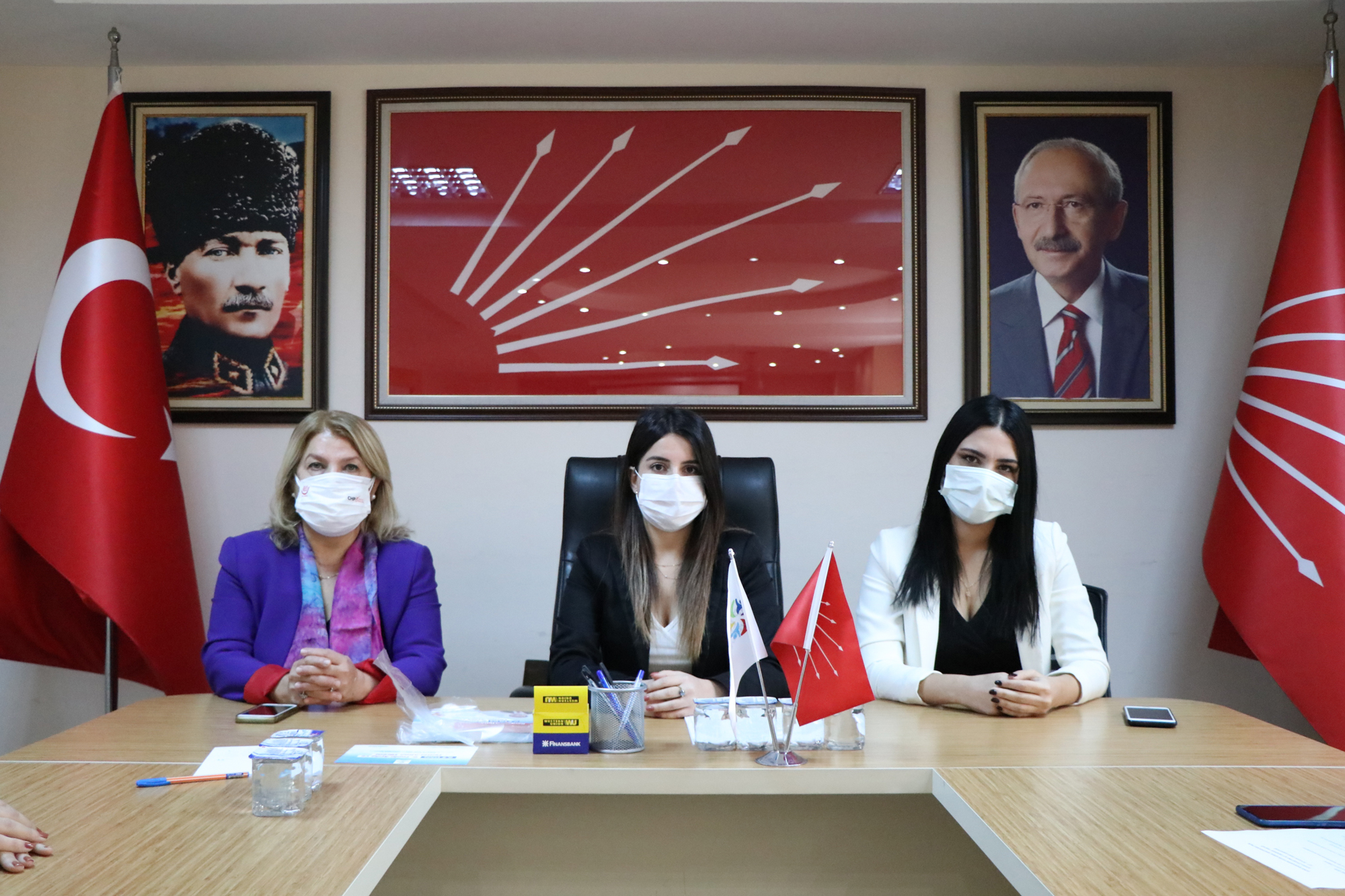 “KADINA ŞİDDET POLİTİKTİR”