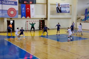 Adana’da, hentbol rüzgarı esti