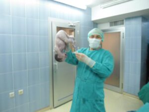 DOKTORUN HESABINI ÇALIP, DOLANDIRICILIK YAPMAYA KALKIŞTILAR