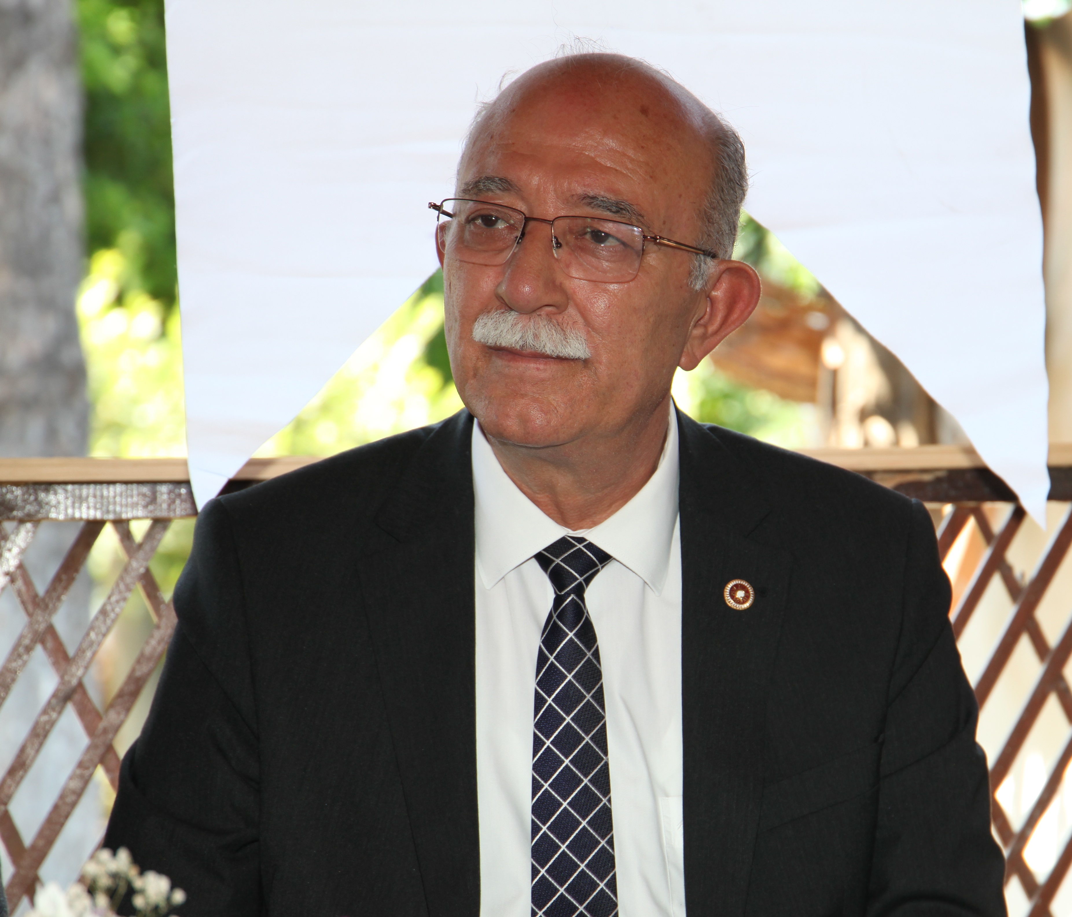 500 BİNDEN FAZLA İŞSİZ ÖĞRETMENİN GELECEĞE UMUTLA BAKABİLMESİ İÇİN BİR PROJENİZ VAR MIDIR?
