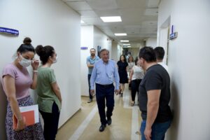 AKAY BELEDİYE ÇALIŞANLARI VE ÇOCUKLARLA BAYRAMLAŞTI