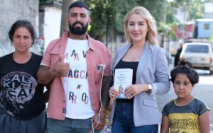 Belgesel-film çekimi devam ederken başrol oyuncusu yaralandı