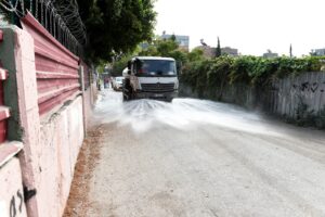 Seyhan temizliyor, okullar öğrencileri bekliyor
