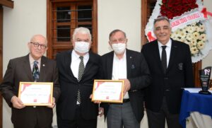 “Diş Hekimliği’nin Dünü Bügünü” Sergisi ve 50. Yıl Şükran Belgesi