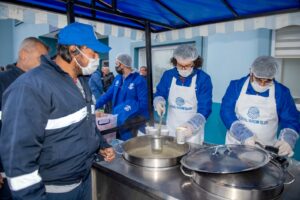 YURTTAŞLARIN VE BELEDİYE ÇALIŞANLARININ SABAH ÇORBASI BAŞKAN AKAY’DAN