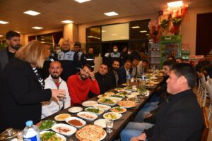 Ceyhan Belediyesi, pazarcı esnafının yanında…