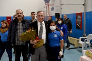 Seyhan’da sporcuya ve ailelerine destek