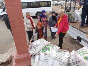 SEYHAN’DAN ÜRETEN KADINLARA KOMPOST DESTEĞİ