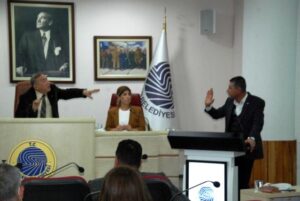 CHP’li Belediye, MHP’li Muhalif Meclis üyesinin kızını işe almış!