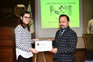 SARIÇAM BELEDİYESİ’NİN EV VE SÜS HAYVANI SATIŞI YAPAN İŞYERLERİNE SERTİFİKALI EĞİTİM KURSU SONA ERDİ
