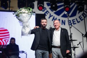 SEYHAN’DA GELENEK BOZULMADI SEVGİLİLER GÜNÜ DE BİR GÜN ÖNCE KUTLANDI