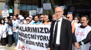Uzm. Dr. Menteş, “Bu ülkenin hekimlerine ve sağlık emekçilerine değer verilmiyor”