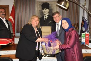 Ahmet Davutoğlu, Hülya Erdem’in konuğu oldu