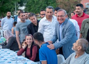 SEYHAN İFTAR SOFRALARIYLA AŞINI BÖLÜŞMEYE DEVAM EDİYOR