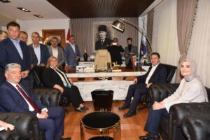 Deva Partisi Genel Başkanı Ali Babacan, Ceyhan Belediye Başkanı Hülya Erdem’i ziyaret etti