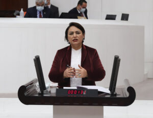 “Tapu işlemlerinin noterlere devri Anayasaya aykırıdır”